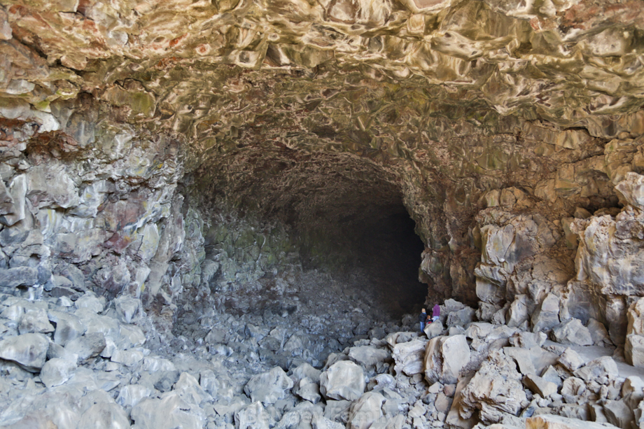 Skull Cave. Огромная, высотой 27 метров. Можете себе представить, какой поток лавы здесь тек?